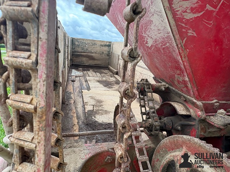 mccormick-deering-triple-box-endgate-seeder-image-16