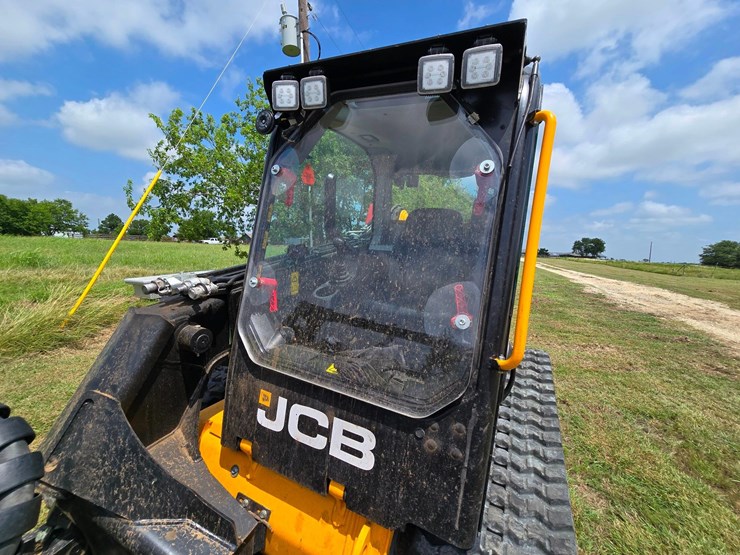 2022-jcb-3ts-8t-image-8