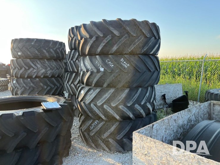 (4)-michelin-flotation-tires/rims-(jn2636,-unit-460909)-image-1