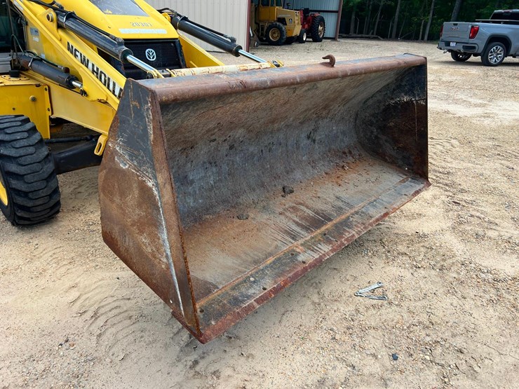 2011-new-holland-b95b-image-14