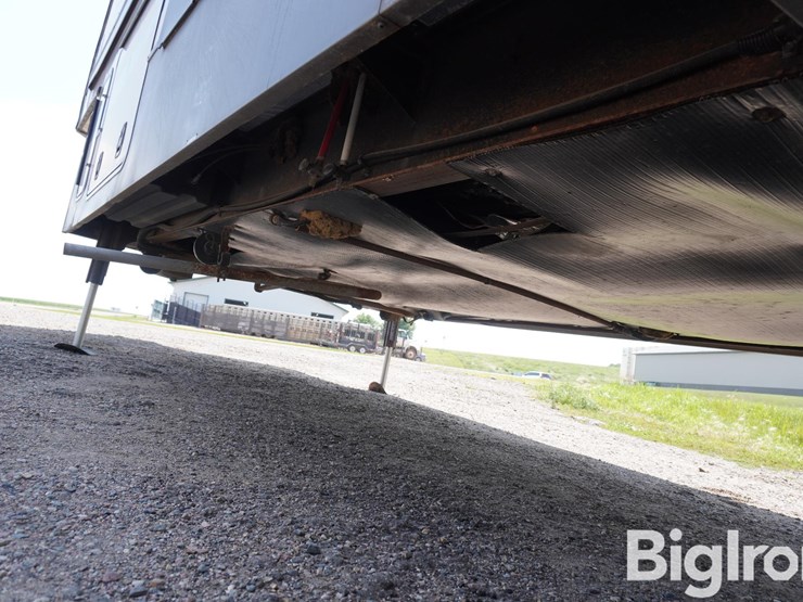 2015-forest-river-spartan-43'-3-slide-tri/a-camper-image-12