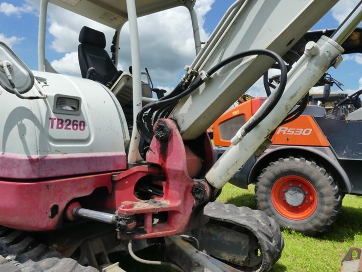 takeuchi-tb260-image-10