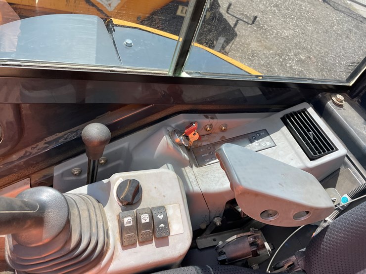 2019-deere-35g-image-21