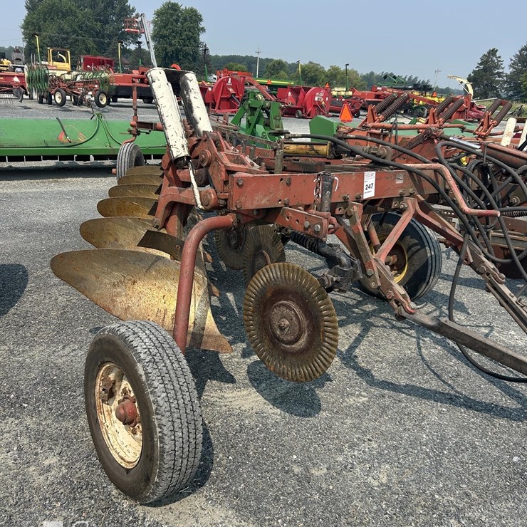 INTERNATIONAL 770
