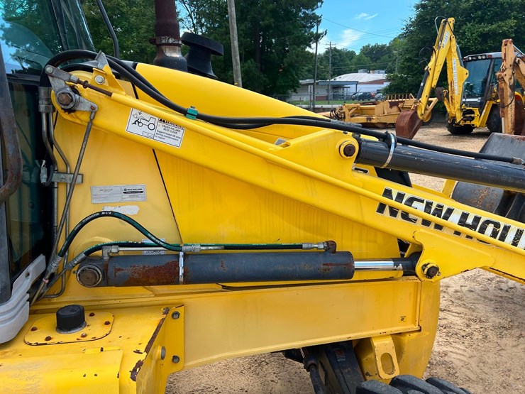 2011-new-holland-b95b-image-51