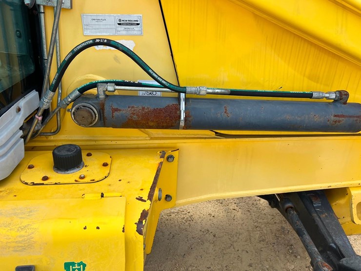 2011-new-holland-b95b-image-53