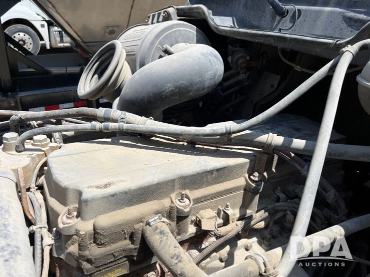 2005-freightliner-truck-(jn2399,-unit-277052)-image-85