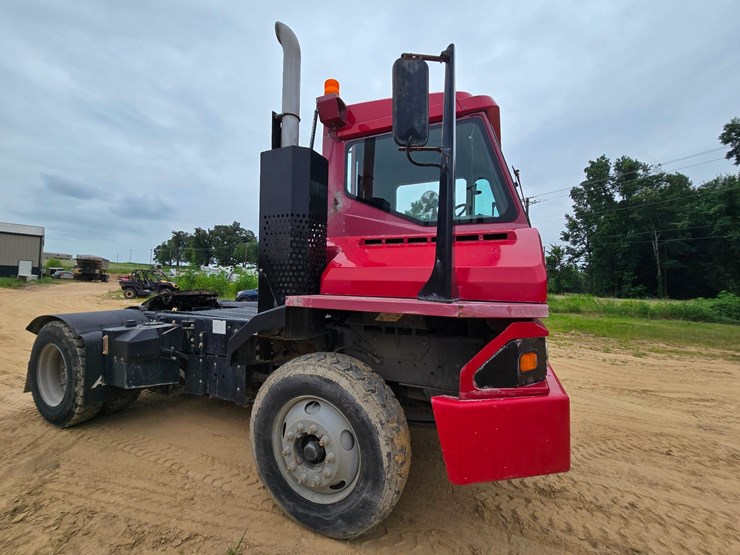 2016-ottawa-yard-spotter-truck---cummins-diesel,-allison-auto,-hydraulic-air-fifth-wheel,-33,000-...-image-2
