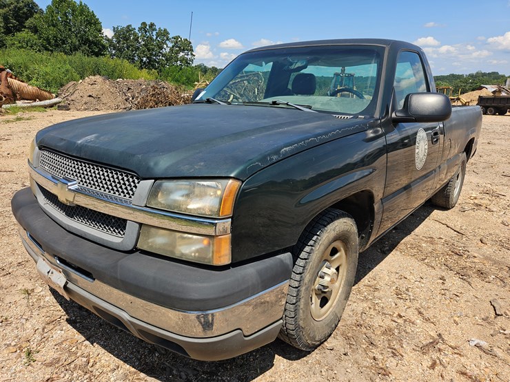 2004-chevrolet-silverado-image-1