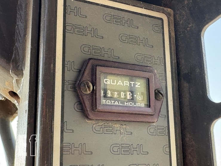gehl-4835sxt-image-16