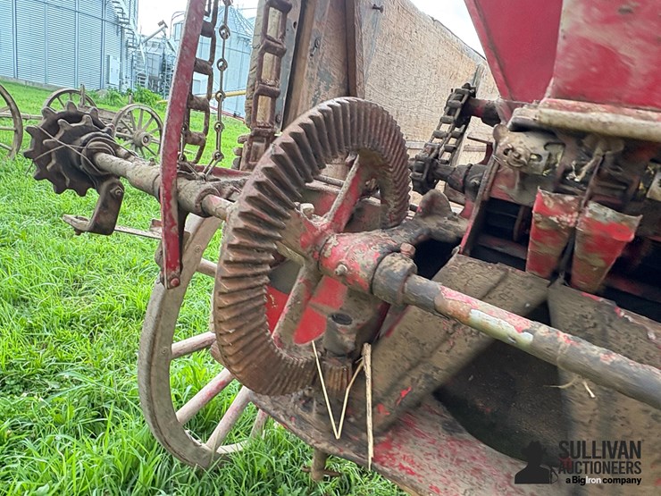 mccormick-deering-triple-box-endgate-seeder-image-17