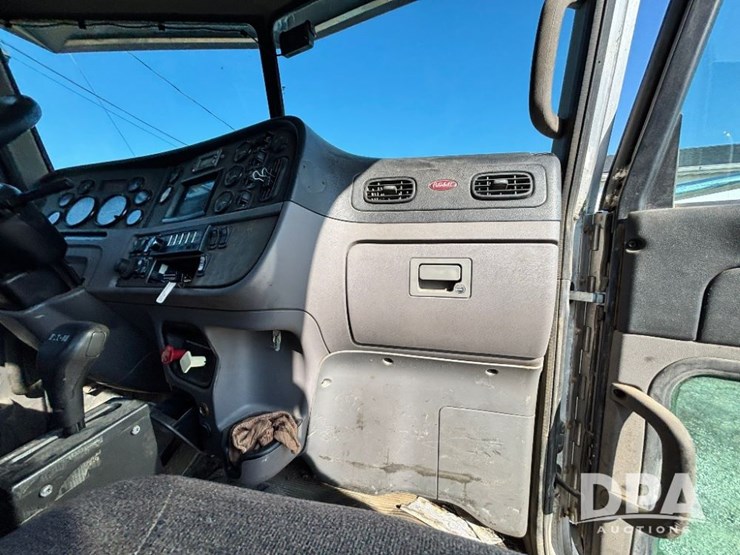 2014-peterbilt-365-image-72