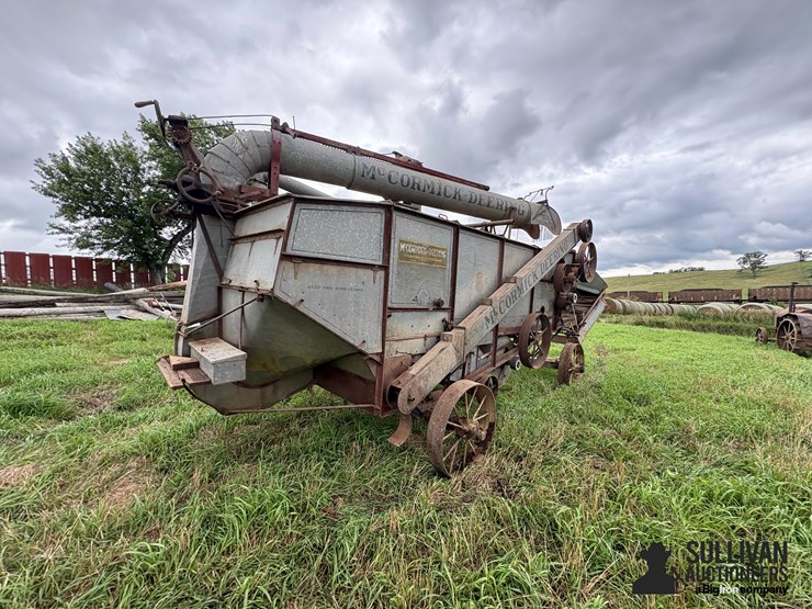 mccormick-deering-no-22-s150d-threshing-machine-image-5