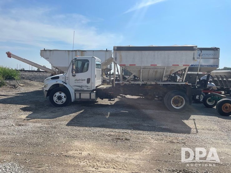2007-freightliner-business-class-m2-dry-tender-truck-(pz13778,-unit-39862)-image-1