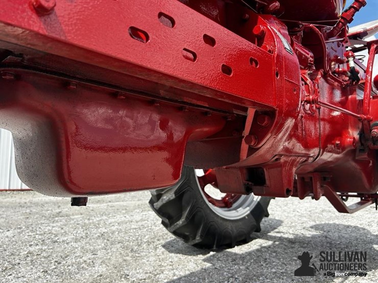 1953-farmall-super-m-2wd-tractor-image-16