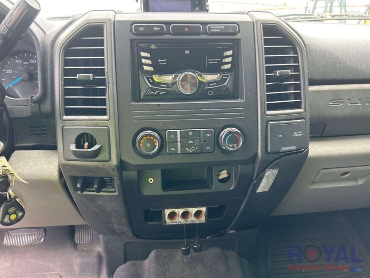 2017-ford-f550-image-21