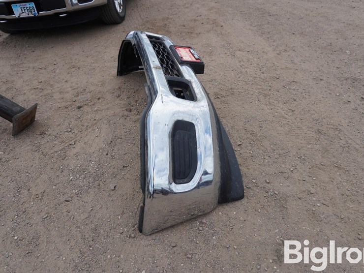 2023-ram-2500-front-bumper-image-4