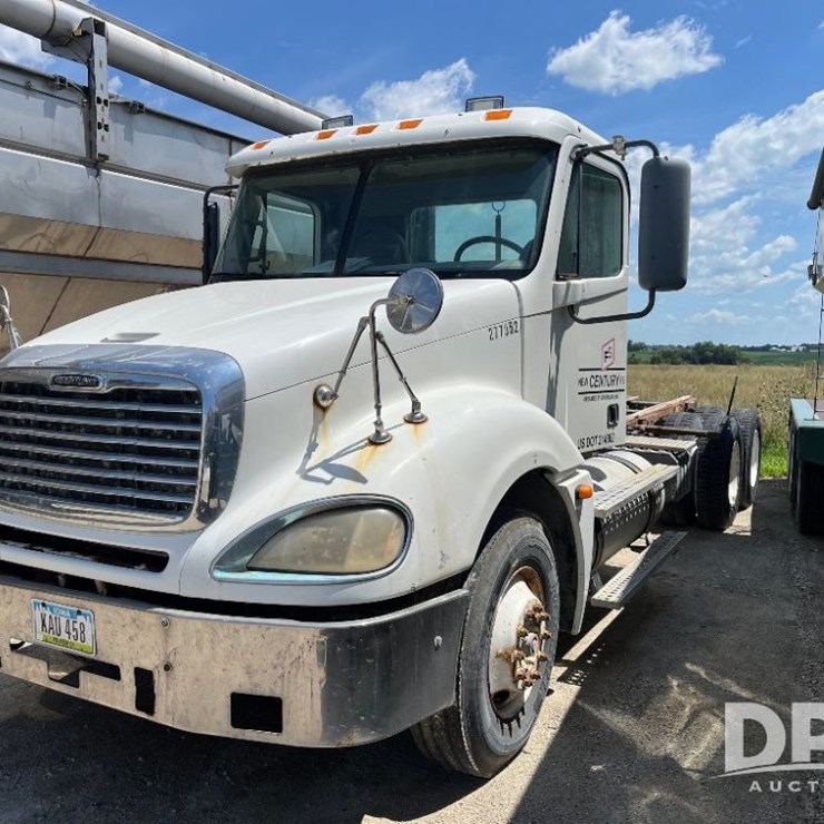 2005 Freightliner Truck (JN2399, Unit 277052)