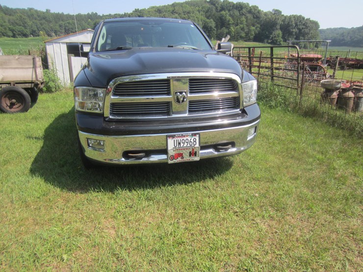 2011-dodge-ram-1500-image-2
