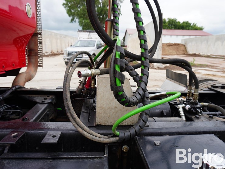 2010-kenworth-t800-image-13