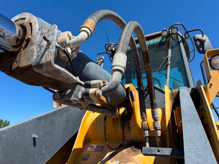 2013-deere-824k-image-12