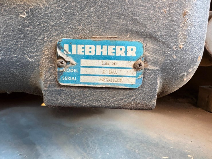 2011-liebherr-l586-image-33