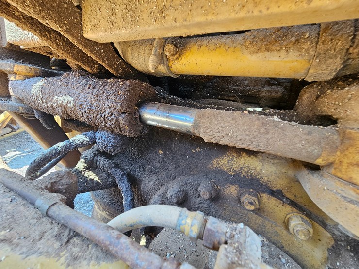 2002-caterpillar-12h-image-115