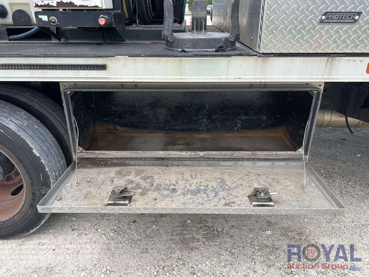 2017-ford-f550-image-33