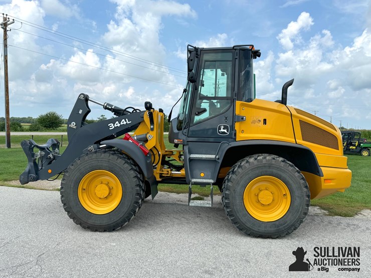 2019-deere-344l-image-8