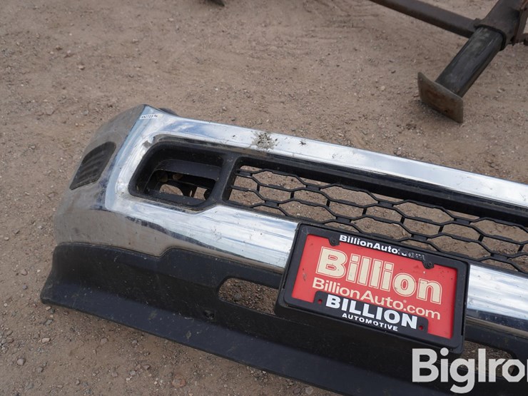 2023-ram-2500-front-bumper-image-12