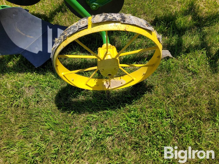 john-deere-52-image-12
