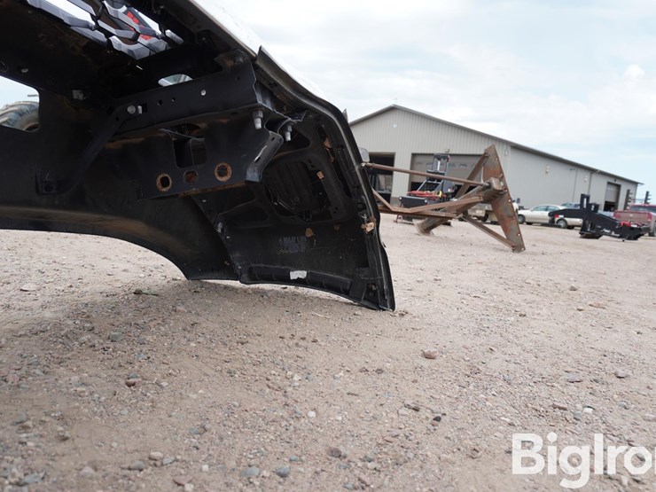 2023-ram-2500-front-bumper-image-15