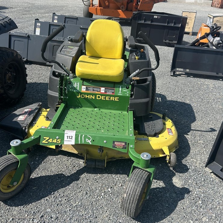 2017 JOHN DEERE Z445