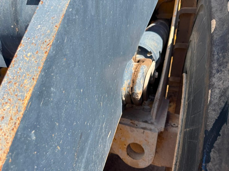 2013-deere-824k-image-13
