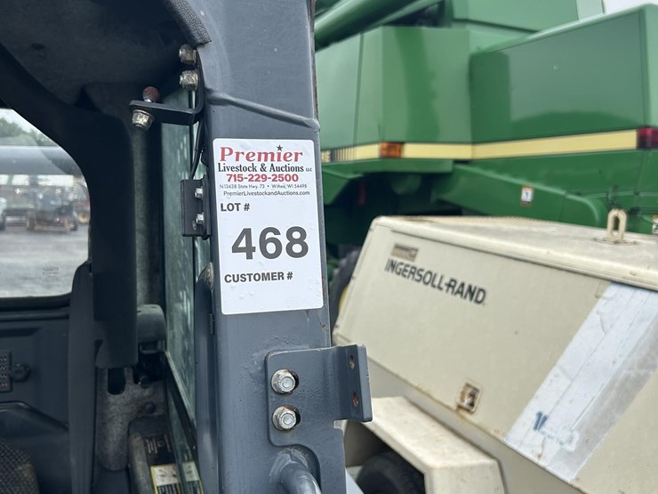 2011-deere-318d-image-16