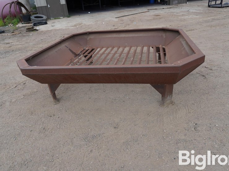 8'x8'x28"-tall-hay-feeder-image-4