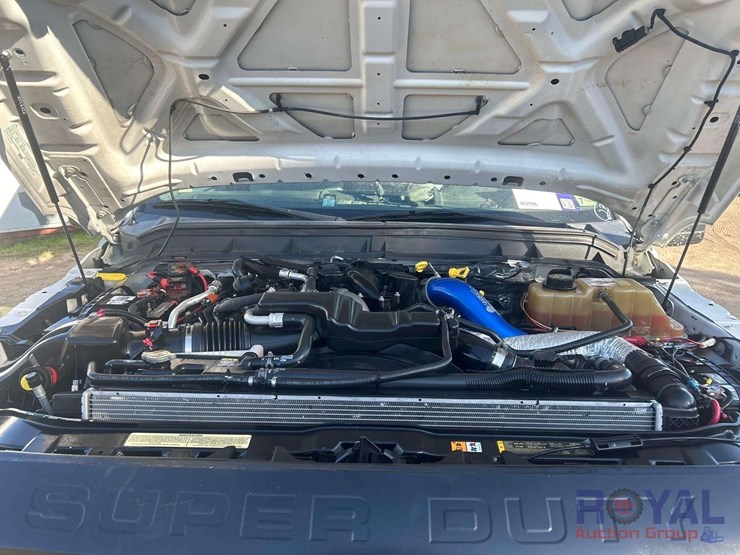 2013-ford-f550-image-19