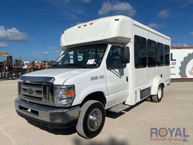 2015-ford-e350-image-1