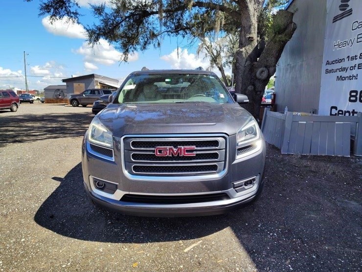 2013-gmc-acadia-image-2