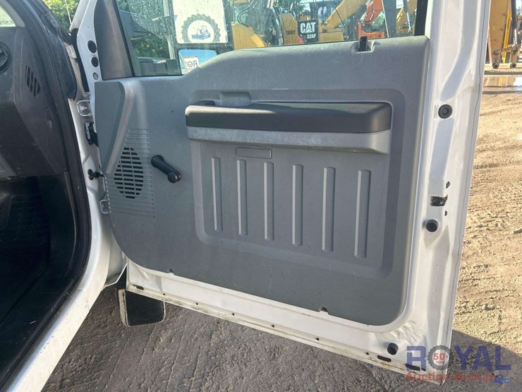 2013-ford-f550-image-52