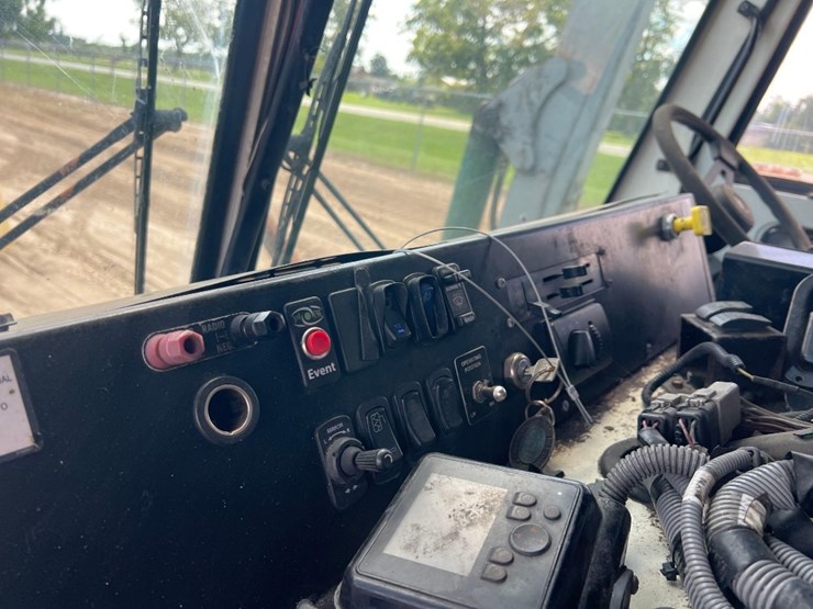 2014-mack-leu613-image-34