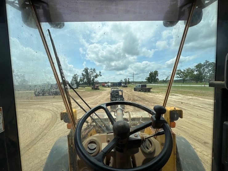 2014-deere-544k-image-23