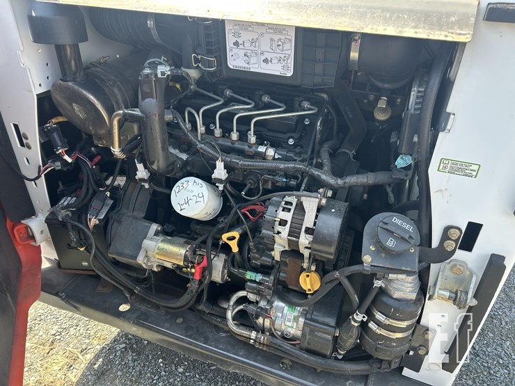 2014-bobcat-s570-image-6