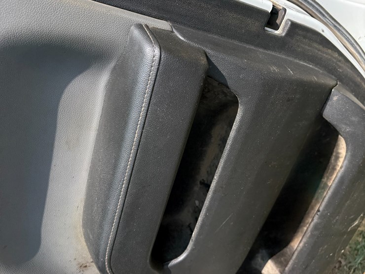2015-chevrolet-silverado-3500-image-18