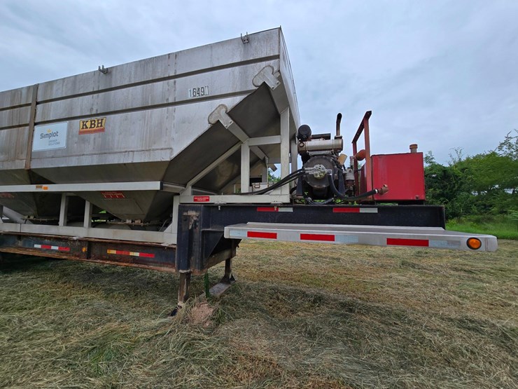 2016-kbh-fertilizer-tender-trailer---isuzu-diesel,-hydraulic-system,-rear-discharge-image-3