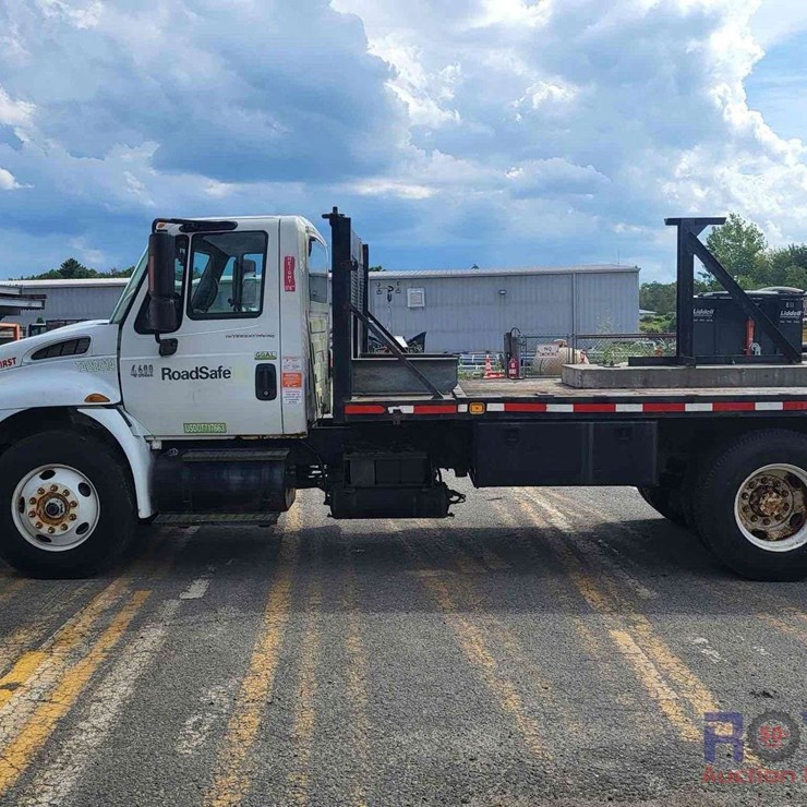 2002 INTERNATIONAL 4400 SBA