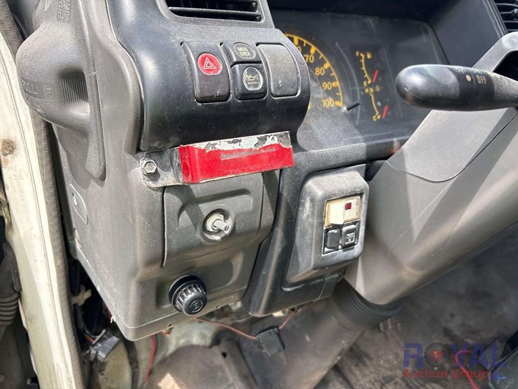 2005-isuzu-npr-image-25