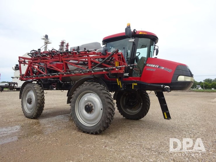 2015-case-ih-patriot-4440-image-12