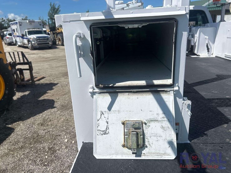 2013-ford-f550-image-27