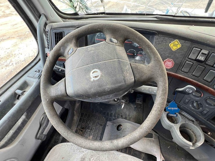 2007-volvo-vnl-truck-tractor-image-17
